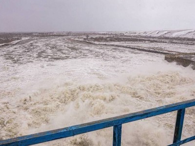 
                    Плотину прорвало в Актюбинской области
                