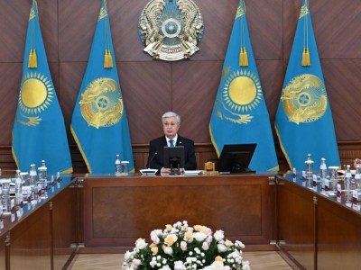 
                    Токаев провел расширенное заседание Правительства
                