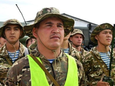 
                    Десантники Конаевского гарнизона совершили 80-километровый марш
                