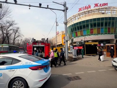 
                    В Алматы горел торговый центр
                