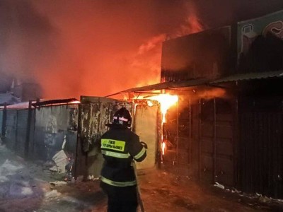 
                    Произошел пожар в складском помещении в Астане
                