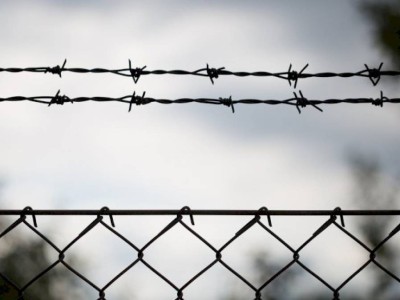 
                    На территорию Узбекистана прилетело пять реактивных снарядов
                