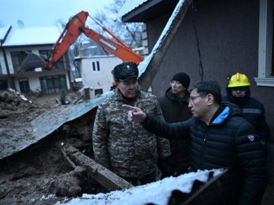 
                    Ерболат Досаев прибыл на место схода оплывины
                