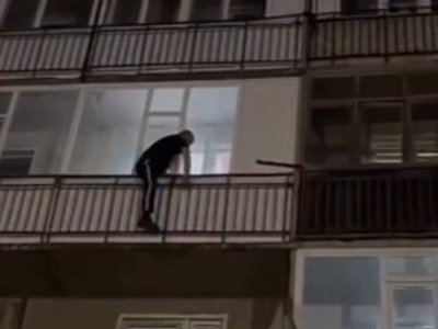 
                    В Семее полицейские спасли малыша из запертой квартиры
                