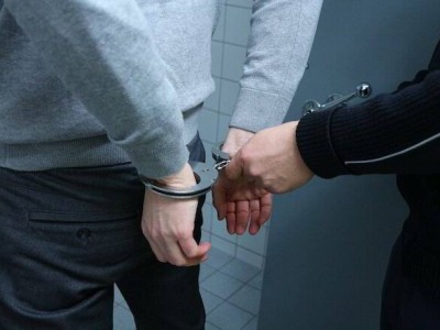 
                    Порвал бушлат и ударил: пьяный акмолинец оказал сопротивление полицейским
                