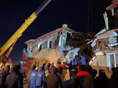 
                    Обрушение дома в Карагандинской области: из-под завалов извлечены тела двух человек
                