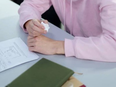
                    Листовки с призывом к теракту раздавал девятиклассник в Астане
                