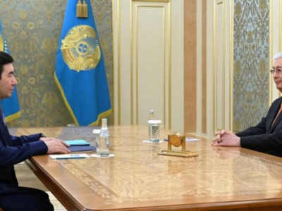 
                    Токаев принял председателя Мажилиса Ерлана Кошанова
                