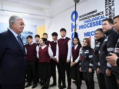 
                    Токаев посетил Хромтауский горно-технический высший колледж
                