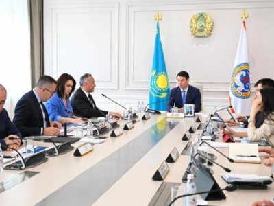 
                    Дархан Сатыбалды провел совещание по вопросам дальнейшего развития Международного аэропорта Алматы
                