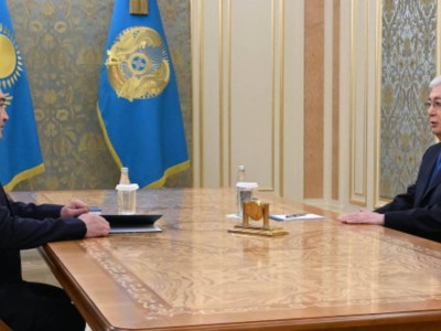 
                    Токаев принял председателя КНБ Ермека Сагимбаева
                