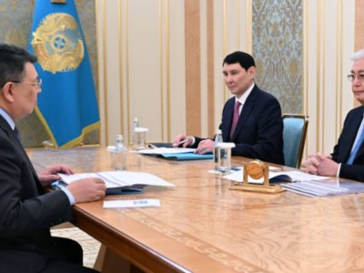 
                    Токаев принял заместителя Премьер-министра Каната Бозумбаева 
                
