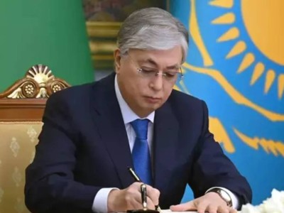 
                    Президент подписал закон о республиканском бюджете на 2025-2027 годы
                