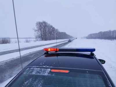 
                    Будни участковых, спасающих людей из снежных заносов в СКО
                