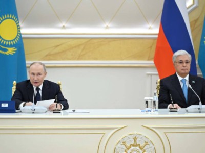 
                     Токаев и Путин выступили с совместным заявлением 
                