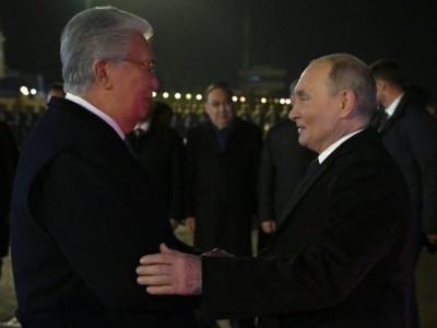
                    Путин прибыл в Астану
                