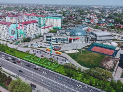 
                    На улице Момышулы в Алатауском районе Алматы обустраивают новую зеленую зону
                