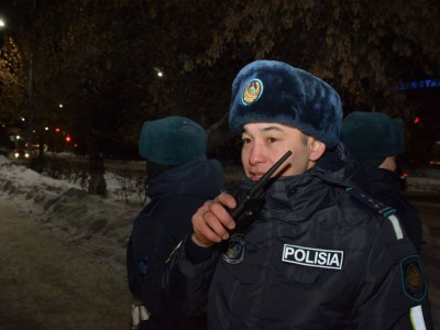 
                    Россиянку с малолетним ребенком в буранную ночь спасли полицейские Степногорска
                