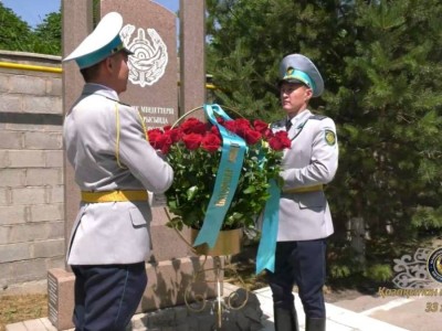 
                    Память сильнее времени: в Алматы почтили павших сотрудников полиции
                
