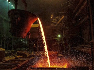 
                    Цена никеля на LME впервые превысила сто тысяч долларов за тонну
                