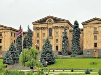 
                    Парламент Армении избрал нового Президента
                