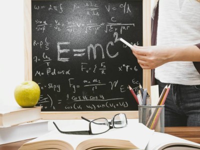 
                    Как платформа «Ұстаз» меняет подход к оценке педагогов в Казахстане 
                