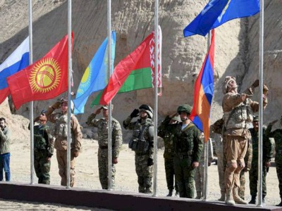 
                    Генсек ОДКБ назвал гипотетически возможной отправку миротворцев на Донбасс
                