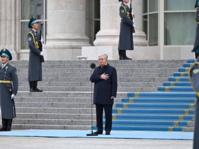 
                    Президент принял участие в церемонии поднятия Государственного флага
                