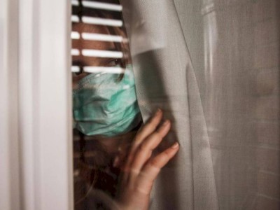 
                    Из-за карантина первое свидание обернулось для пары многодневным заточением наедине
                