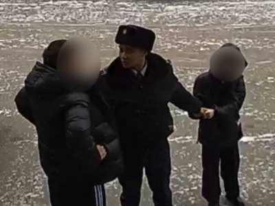 
                    Участковый спас шестиклассницу от пьяного мужчины в Семее
                