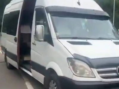 
                    Пьяный водитель в Алматы вез детей в летний лагерь 
                