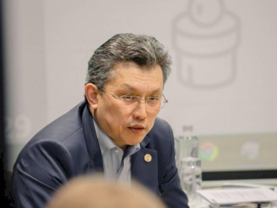 
                    Бахыт Султанов будет представлять Казахстан в совете ЕЭК
                