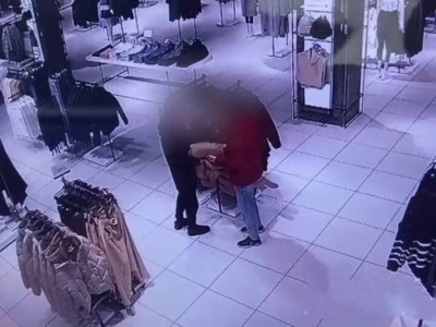 
                    Две куртки вынес из ТРЦ астанчанин
                