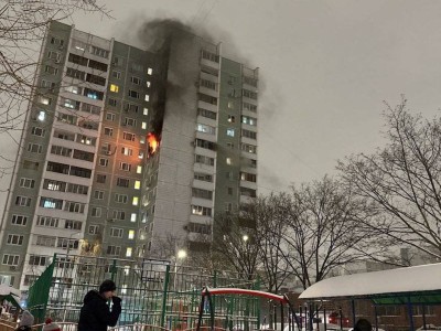 
                    Двое детей погибли в центре Москвы из-за загоревшейся в квартире гирлянды
                