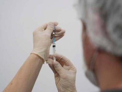 
                    В Турции начали прививать иностранцев от COVID-19 на платной основе
                