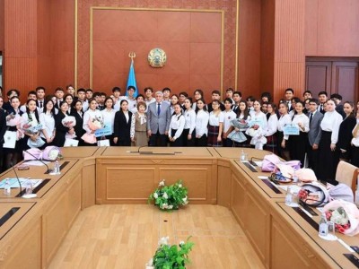 
                    Одаренных школьников наградили в Карагандинской области
                
