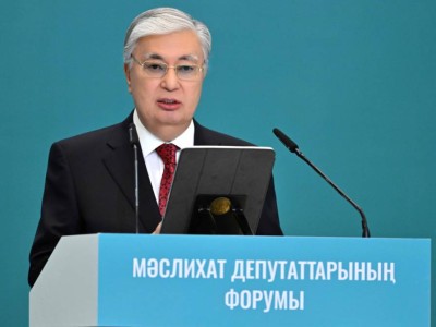 
                    Токаев поручил партиям повышать компетенцию депутатов маслихатов
                