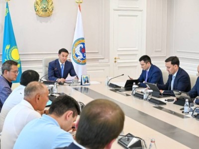 
                    Аким Алматы поручил усилить поддержку инвесторов и ускорить реализацию проектов
                