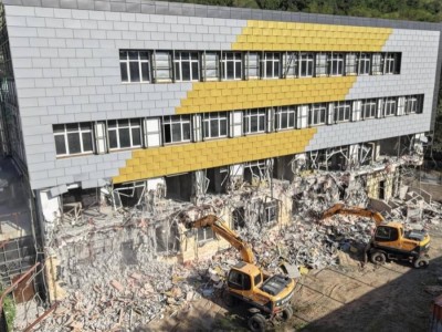 
                    Крупный строящийся объект в предгорье Алматы сносят по решению суда
                