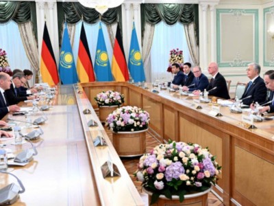 
                    Токаев провел переговоры с Федеральным канцлером Германии в расширенном составе
                