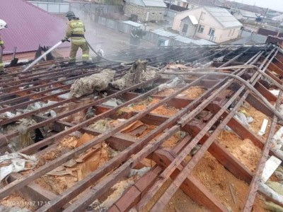 
                    Пожилую женщину спас из пожара проходивший мимо оперативный дежурный в Атырау
                