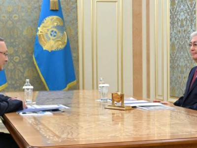 
                    Токаев принял акима области Жетісу
                