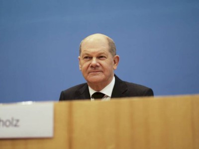 
                    Новым канцлером Германии избрали Олафа Шольца
                