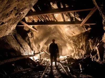 
                    Депутат о трагедии на шахте: Опять погибают люди, такой инвестор нам не нужен
                