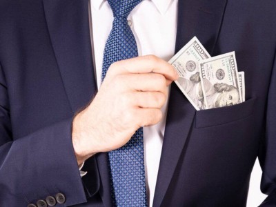 
                    В миллионных взятках подозревается экс-руководитель управления земельных отношений Алматы
                