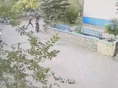 
                    Дерзкое ограбление попало на камеру видеонаблюдения в Алматы
                
