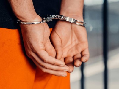 
                    В Павлодаре задержали мопедиста-закладчика с наркотиками
                