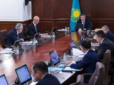 
                    В Правительстве Казахстана рассмотрели развитие железнодорожной отрасли
                