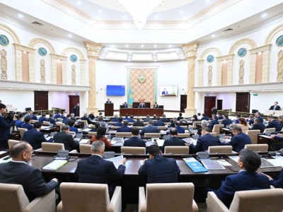 
                    Депутаты рассмотрели законопроекты о республиканском бюджете и гарантированном трансферте из Нацфонда
                