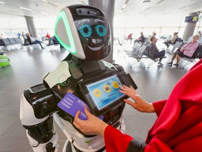 
                    Российские рестораны возьмут на работу роботов для проверки QR-кодов
                